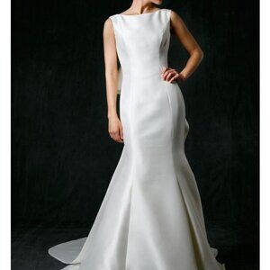 Sareh Nouri Naomi gown w/ detachable bow cathedral train (size 12)